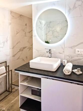 Majord'Home Spa 4*-L'Elegance-Balneo Vieille Ville Annecy Exteriör bild